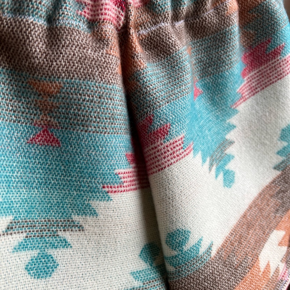 Aztec Pattern Women's Shorts - Picture 3 of 3